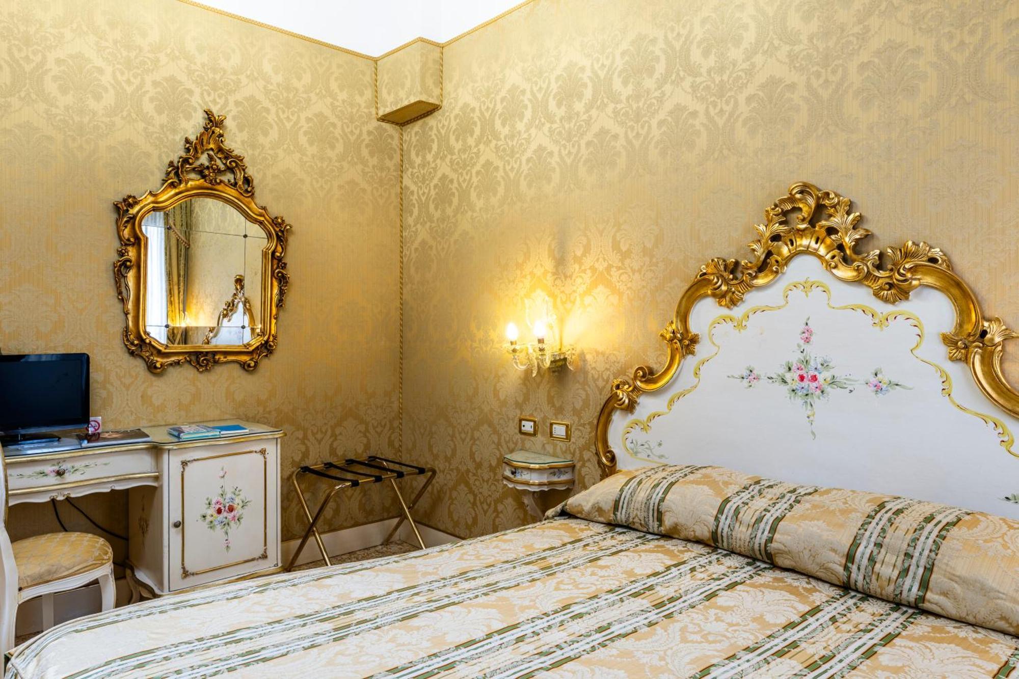 Hotel Ca' Dogaressa Venice Exterior photo