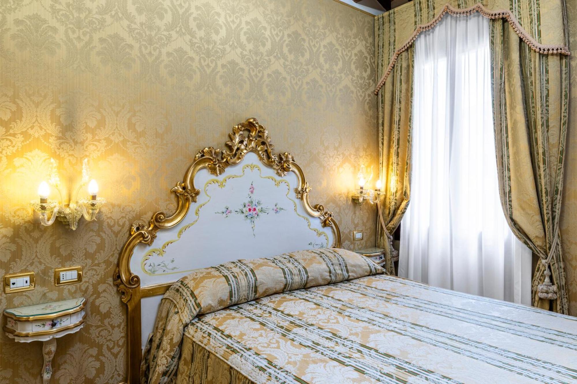 Hotel Ca' Dogaressa Venice Exterior photo