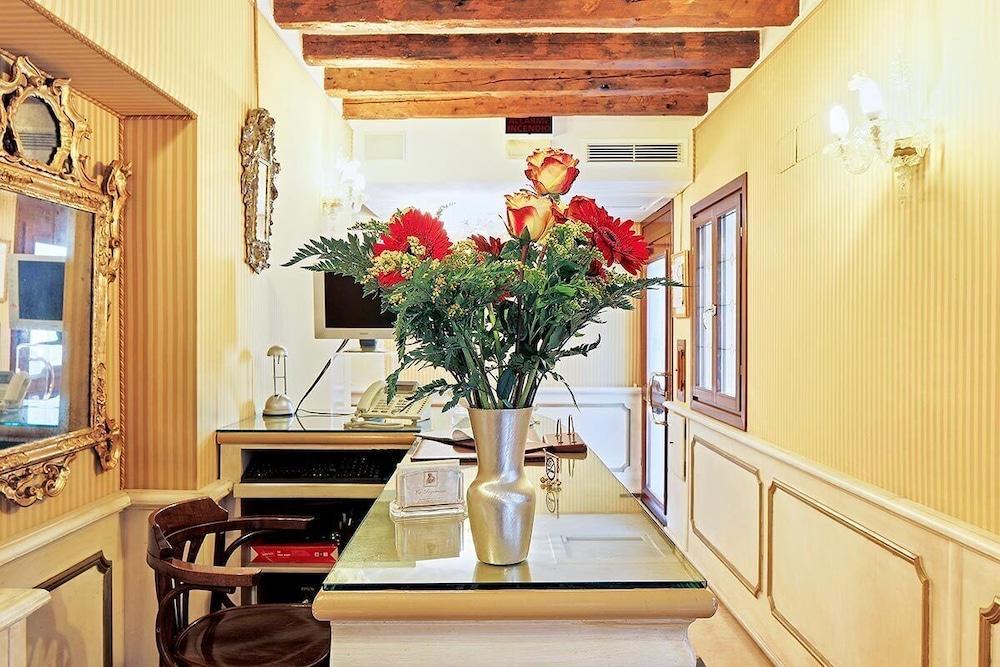 Hotel Ca' Dogaressa Venice Exterior photo